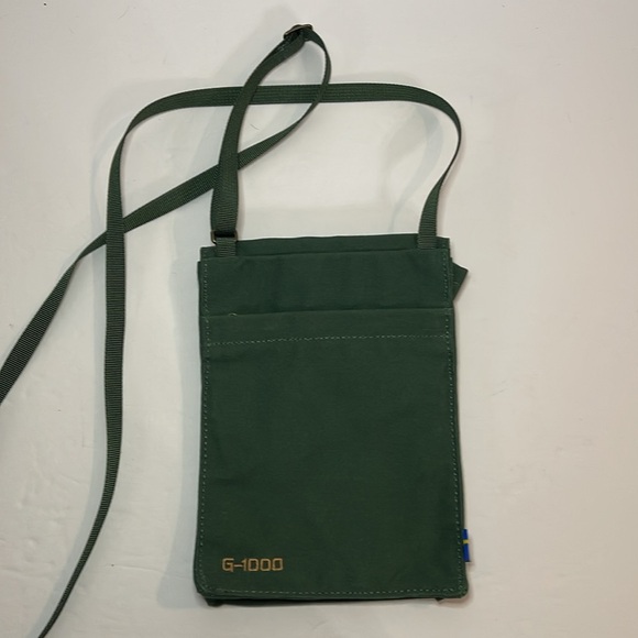 Fjällräven G-1000 Green Crossbody Bag - Picture 2 of 4